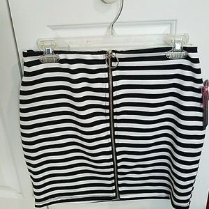 Silhouette L Skirt NWT